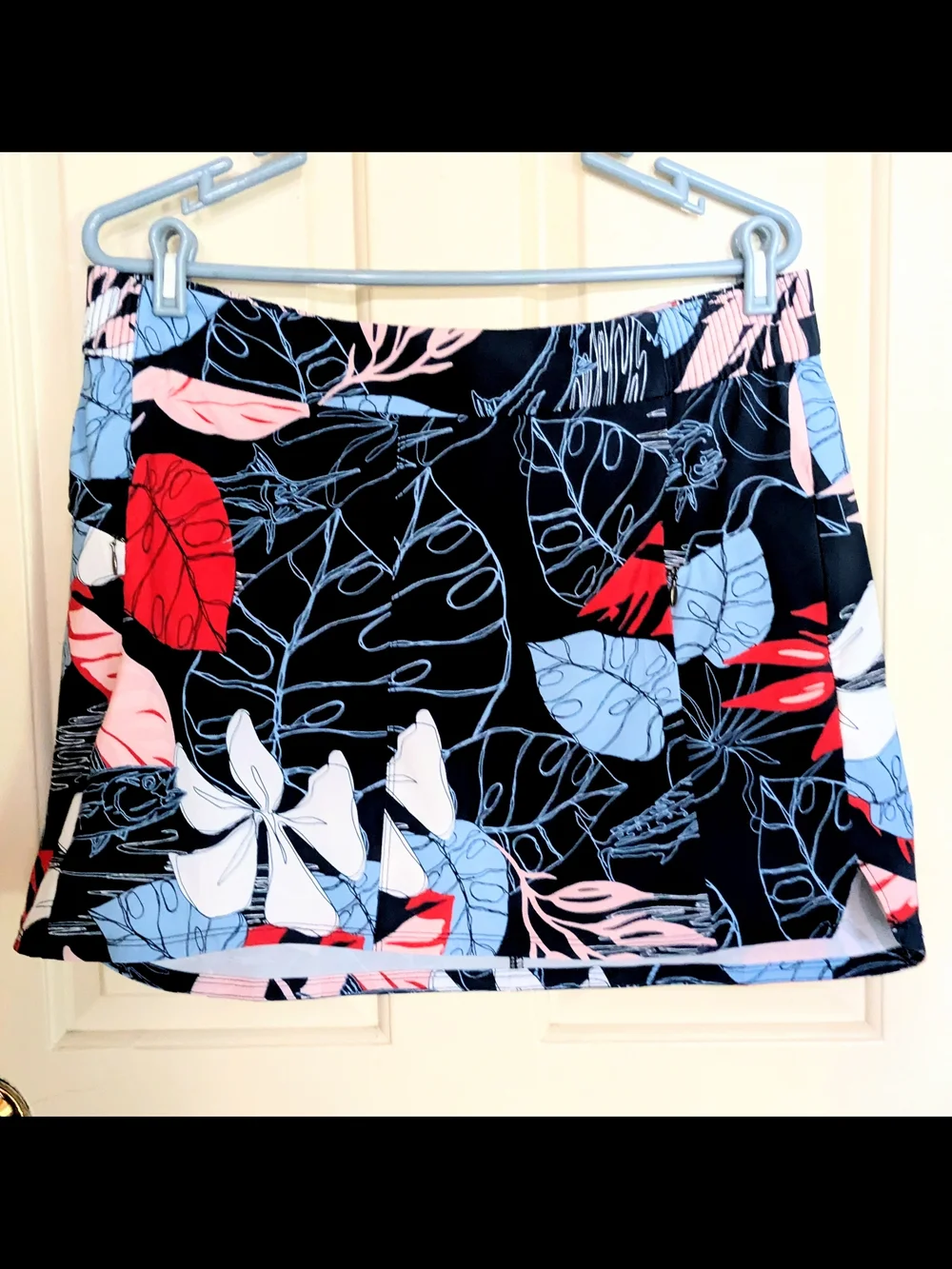 COLUMBIA Women's Floral Tropical PFG Skort Blue Navy White & Pink Accents